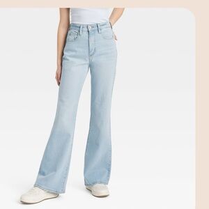 Universal Thread™ Light Wash Size 4 Light Blue Denim Flared Jeans, New Condition